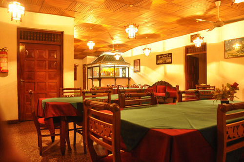 Oyo 436 Sandakelum Tourist Guest House Канді Екстер'єр фото
