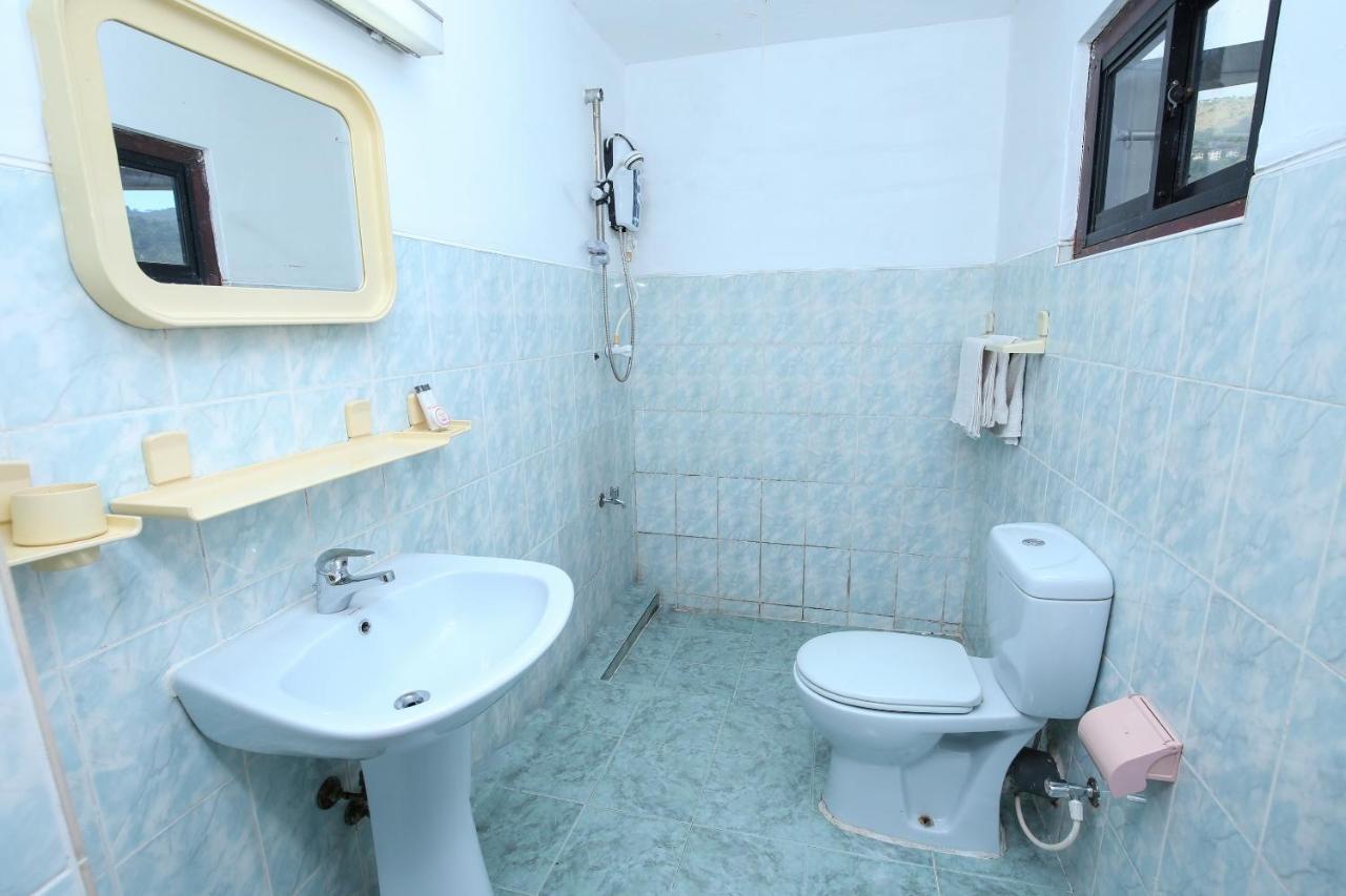 Oyo 436 Sandakelum Tourist Guest House Канді Екстер'єр фото