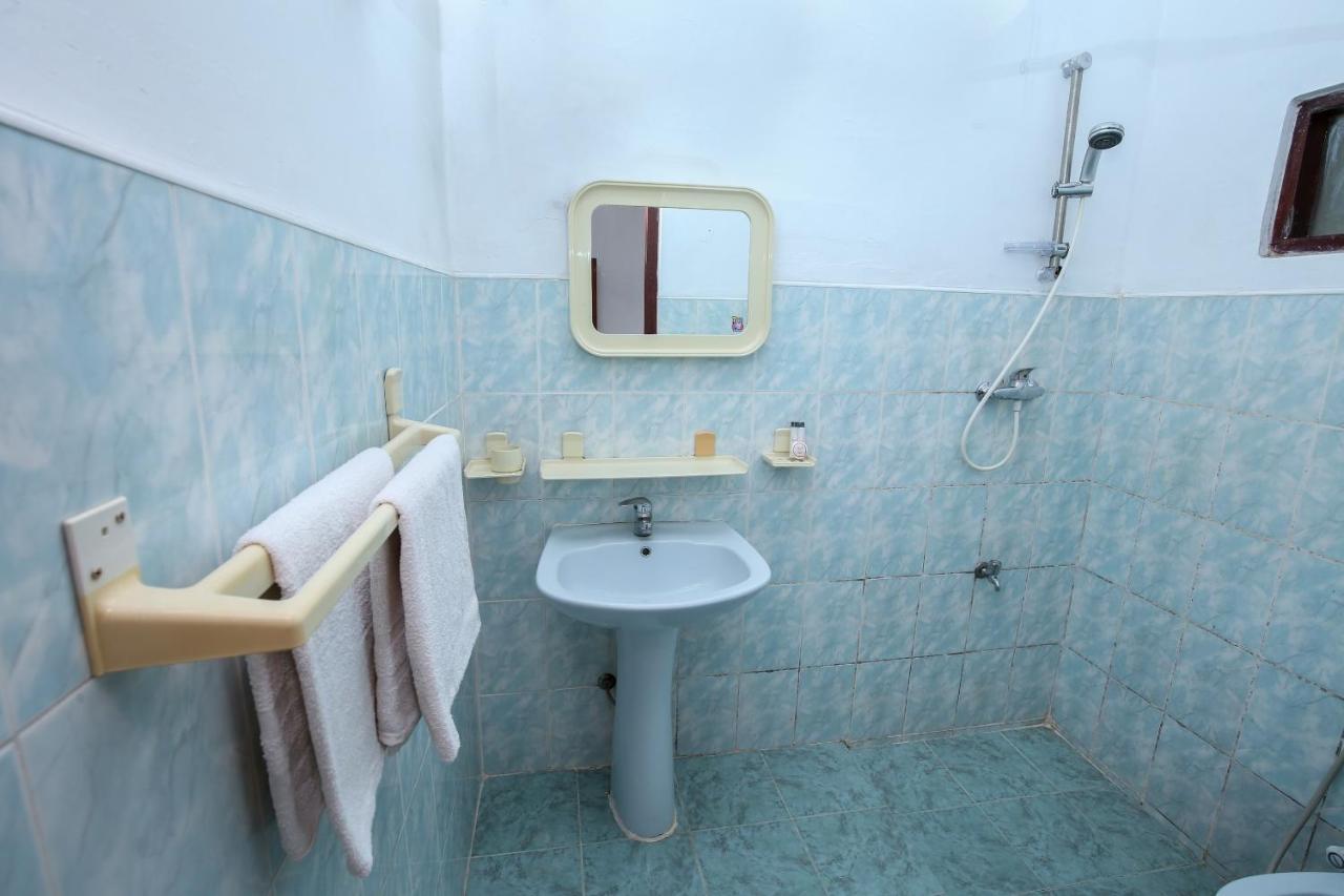 Oyo 436 Sandakelum Tourist Guest House Канді Екстер'єр фото