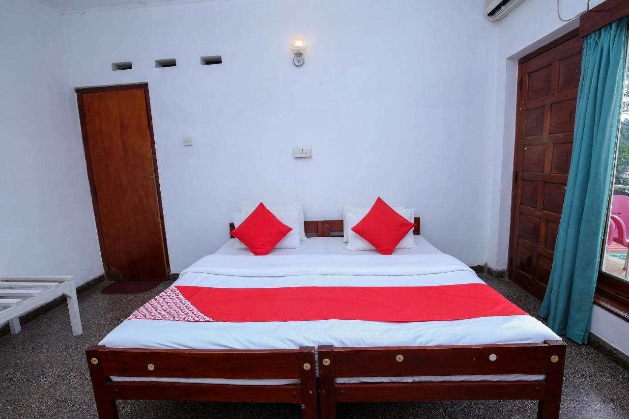 Oyo 436 Sandakelum Tourist Guest House Канді Екстер'єр фото