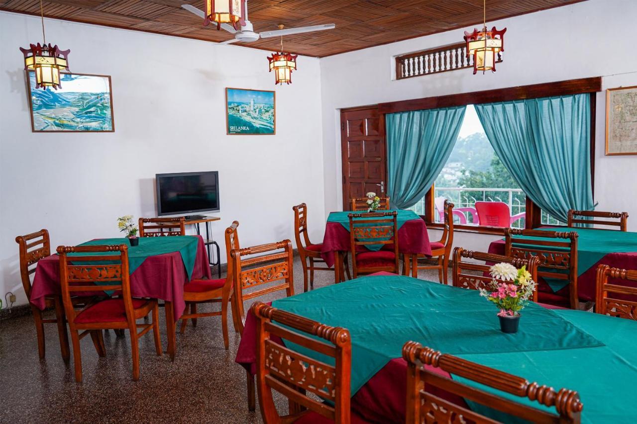 Oyo 436 Sandakelum Tourist Guest House Канді Екстер'єр фото